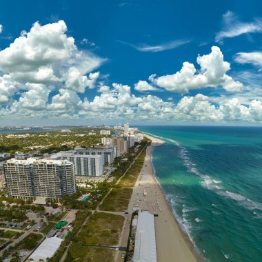 Miami Beach City 'nin güney kıyısı. Florida, ABD 'de turist altyapısı. Güney Sahili Yüksek Lüks oteller ve apartmanlar.