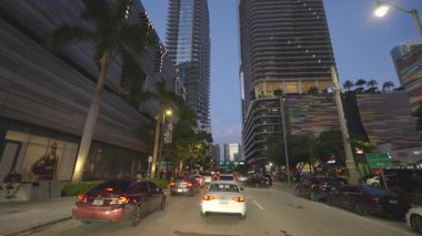 Florida 'da Amerikan caddesinde gece vakti Miami' de araba sürüyorum.