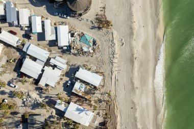 Milton Kasırgası Florida, Manasota Key 'deki rıhtım evinde şiddetli hasara yol açtı. Körfez kıyısındaki evim yıkıldı..