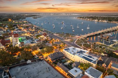 St. Augustine, Florida, gün batımında. ABD 'deki eski tarihi şehir. Amerika 'ya seyahat.