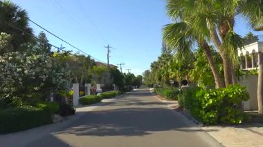 Florida 'daki Casey Key manzaralı yolda sürüyorum.