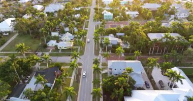 Güney Amerika 'daki tarihi şehir mimarisi. Punta Gorda, Florida sokaklarının ve binaların manzarası