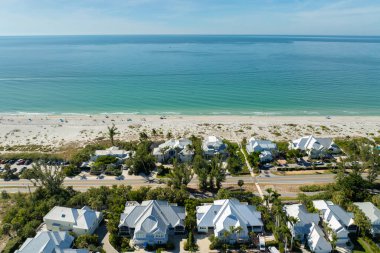 Varlıklı rıhtım yerleşim bölgesi. Boca Grande 'de pahalı yazlıkları olan zengin bir mahalle. Güneybatı Florida' da Gasparilla Adası 'nda küçük bir kasaba..