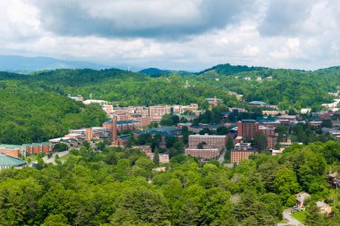 Boone 'un hava manzarası, Kuzey Carolina Blue Ridge Dağları' ndaki eski tarihi kasaba. Güzel tarihi Amerikan mimarisi.