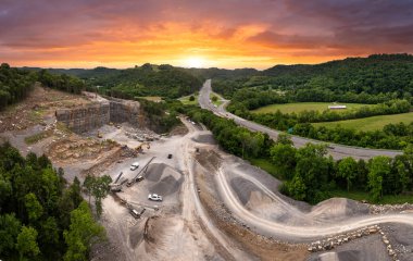 Kuzey Carolina Appalachians, ABD 'deki endüstriyel açık maden sahasında kireçtaşı ocağı.