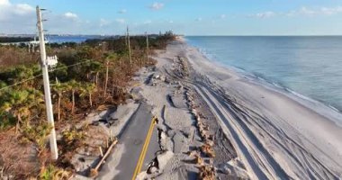 Fırtına dalgası Florida 'da okyanus kıyısındaki liman yolunu tahrip etti. Ulaşım altyapısında ciddi hasar.