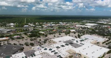 Florida 'daki Port Charlotte alışveriş merkezi. ABD perakende altyapısı