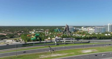 Florida 'daki Universal Orlando Resort' ta tropik temalı su parkı. Universal Volcano Körfezi Su Parkı. ABD turizm merkezi