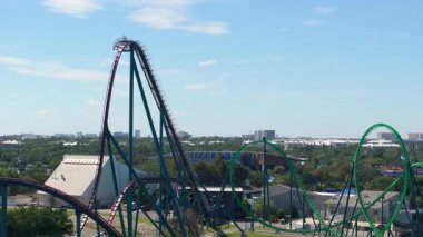 ABD turistik merkezleri. Florida, Orlando 'daki lunaparkta hız treni