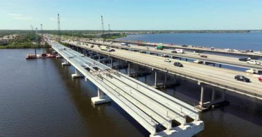 Ellenton, Florida 'da yeni köprü açıklıklarına sahip endüstriyel inşaat işleri. Eyaletler arası ulaşımın geliştirilmesi.