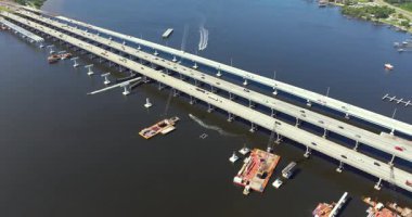 Ellenton, Florida 'daki yeni otoban köprüsünün inşaat işleri. Amerika devletler arası ulaşım altyapısının geliştirilmesi