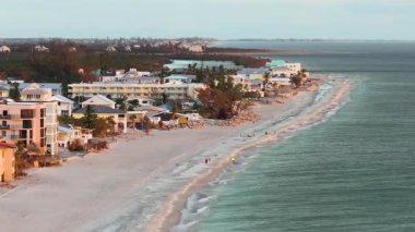 Milton Kasırgası 'nın Florida' daki Manasota Key üzerindeki sonuçları. Deniz kıyısındaki yıkılmış ev. Fırtına şiddetli hasar verdi.