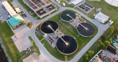 Florida, ABD 'de büyük bir su arıtma tesisi. Belediye su arıtma ve atık su işleme sanayi altyapısı