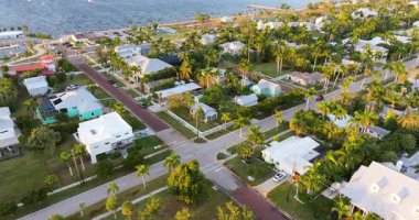 Punta Gorda, Florida. Eski sahil şehrinin tarihi Amerikan mimarisi. ABD Güney şehir manzarası