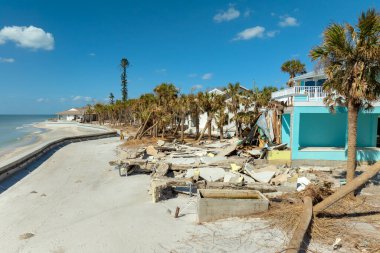 Milton Kasırgası 'nın Florida' daki Manasota Key üzerindeki sonuçları. Deniz kıyısındaki yıkılmış evler. Fırtına şiddetli hasar verdi..