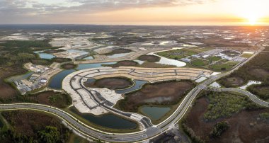 Geniş yerleşim alanı. Florida 'da ev yapımı için hazır yeni banliyöler. ABD 'de emlak piyasası.