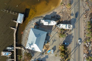 Doğal afet sonuçları. Florida 'da kasırga üstüne tekne yok edildi.