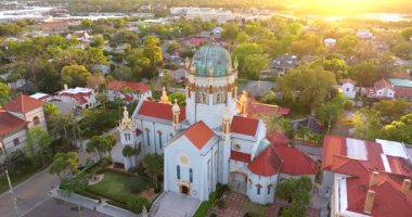 St. Augustine 'in havadan görünüşü, Florida' daki tarihi şehir. Anıt Presbiteryen Kilisesi, dar sokakları ve eski binaları olan Güney Amerika mimarisi