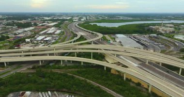 Amerikan arabası şehir taşıma altyapısı. Florida, Florida 'da hızlı sürüş yapan Amerikan otoyol kavşağı