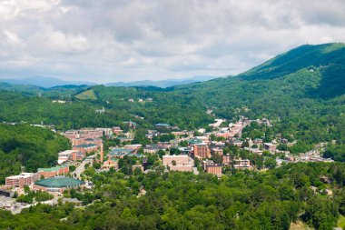 Boone 'un hava manzarası, Kuzey Carolina Blue Ridge Dağları' ndaki eski tarihi kasaba. Güzel tarihi Amerikan mimarisi.