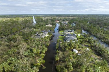 Florida yerleşim bölgesinde Ian kasırgası ile sel basmış evler. Doğal afetin sonuçları..