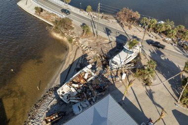 Florida, Englewood 'daki Manasota Key' de Milton Kasırgası 'ndan sonra hasar görmüş. Doğal afet sonrası.