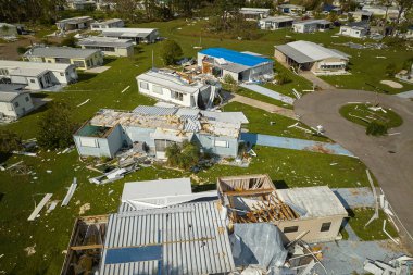 Florida 'daki seyyar evlerdeki Ian kasırgası yüzünden ağır hasar görmüş. Doğal afetin sonuçları..