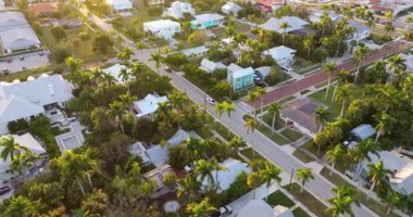 Punta Gorda, Florida. Eski tarihi mimarisi olan panoramik şehir manzarası. Aile seyahatleri için popüler bir turizm merkezi