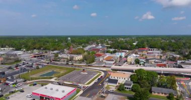 Florida 'nın tarihi küçük kasabası Starke. Eski Amerikan mimarisi olan ana cadde