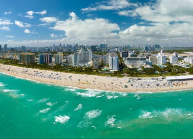 Miami Beach City 'nin güney kıyısı. Florida, ABD 'de turist altyapısı. Güney Sahili Yüksek Lüks oteller ve apartmanlar.