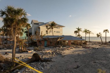 Milton Kasırgası 'nın Florida' daki Manasota Key üzerindeki sonuçları. Deniz kıyısındaki yıkılmış evler. Fırtına şiddetli hasar verdi..