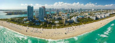 Miami Sahili 'nin panoramik manzarası. South Beach yüksek lüks oteller ve apartmanlar. ABD 'de seyahat hedefi.