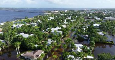 Milton Kasırgası Florida 'daki Punta Gorda bölgesinde evleri sular altında bıraktı. Doğal afetten sonra