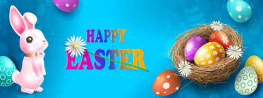 Pipet bir yuvada paskalya yumurtaları ve sevimli pembe bir tavşancık..