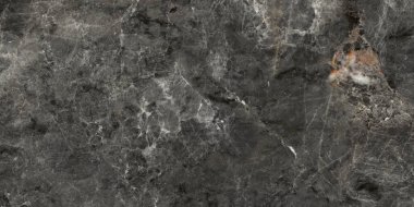 Siyah mermer taş yapısı, doğal arkaplan.