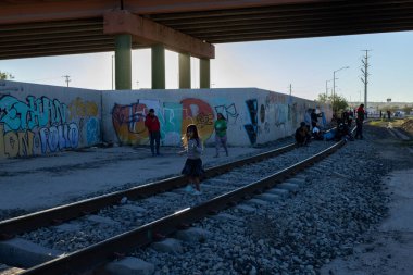 Juarez, Mexico 01-07-2023: Migrants from Venezuela set up a makeshift camp to wait for the end of title 42.