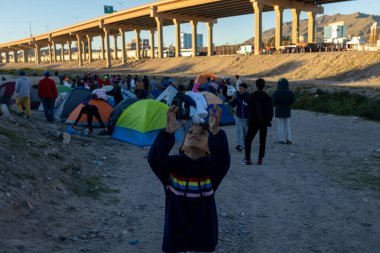 Juarez, Mexico 01-07-2022: Migrants from Venezuela set up a makeshift camp to wait for the end of title 42.