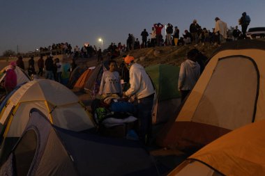 Juarez, Mexico 01-07-2022: Migrants from Venezuela set up a makeshift camp to wait for the end of title 42.