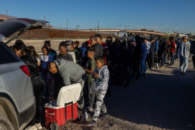 Juarez, Mexico 01-07-2022: Migrants from Venezuela set up a makeshift camp to wait for the end of title 42.