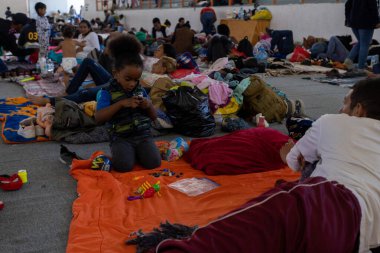 Juarez, Mexico, 05-01-2023 : Migrants who traveled in a caravan rest in a gym in the city of Jimnez Chihuahua before continuing their journey to the border to request asylum.