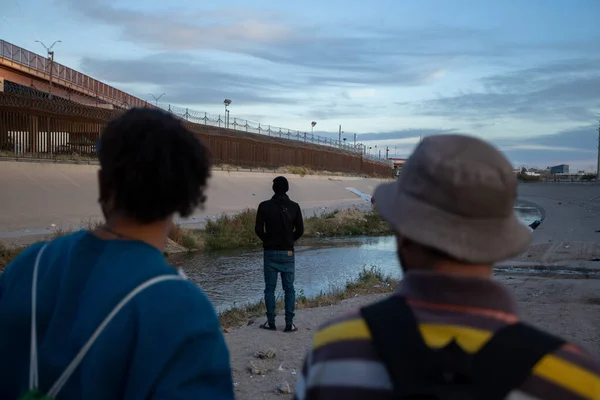 Juarez, Mexico, 11-28-2022: Migrants from Venezuela wait at the border between Mexico and the United States for the end of title 42, a measure that allows the immediate expulsion of migrants seeking asylum.