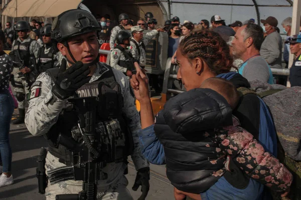 stock image Hundreds of migrants of different nationalities protested at the Ciudad Juarez international bridge in the hope that they would receive them to request humanitarian asylum.