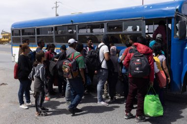 Yüzlerce göçmen Amerika Birleşik Devletleri 'ne sığınma talebiyle Sınır Gazetesi' ne geldi.
