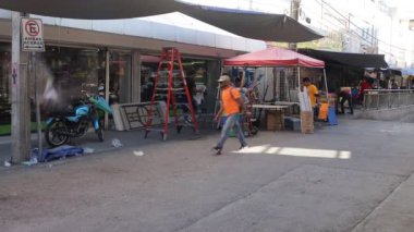 Ciudad Juarez 'de bir cadde, Yüzlerce Göçmenin İnsani Yardım Tımarhanesi Arama Girişimi İçin Günlük Geçiş yaptığı bir şehir.