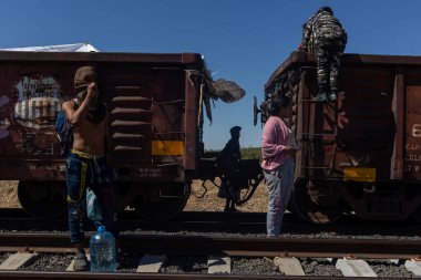 Ciudad Juarez sınırında trenle seyahat eden siviller göç beklentilerini göz ardı ediyorlar..