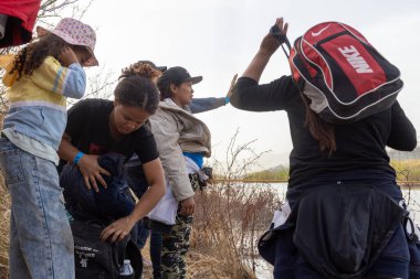 Ciudad Juarez 'deki göçmenler doğal engelleri aşıyorlar..