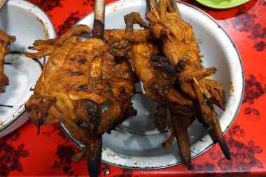 Grilled chicken with spicy spices cooked in the traditional way with firewood.