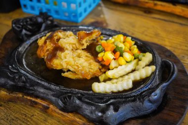 Kara biber soslu tavuk biftek