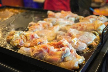 Biftek ocağında ızgara tavuk bifteği..