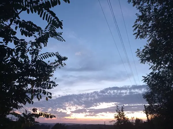 Gölün üzerinde güzel bir gün batımı